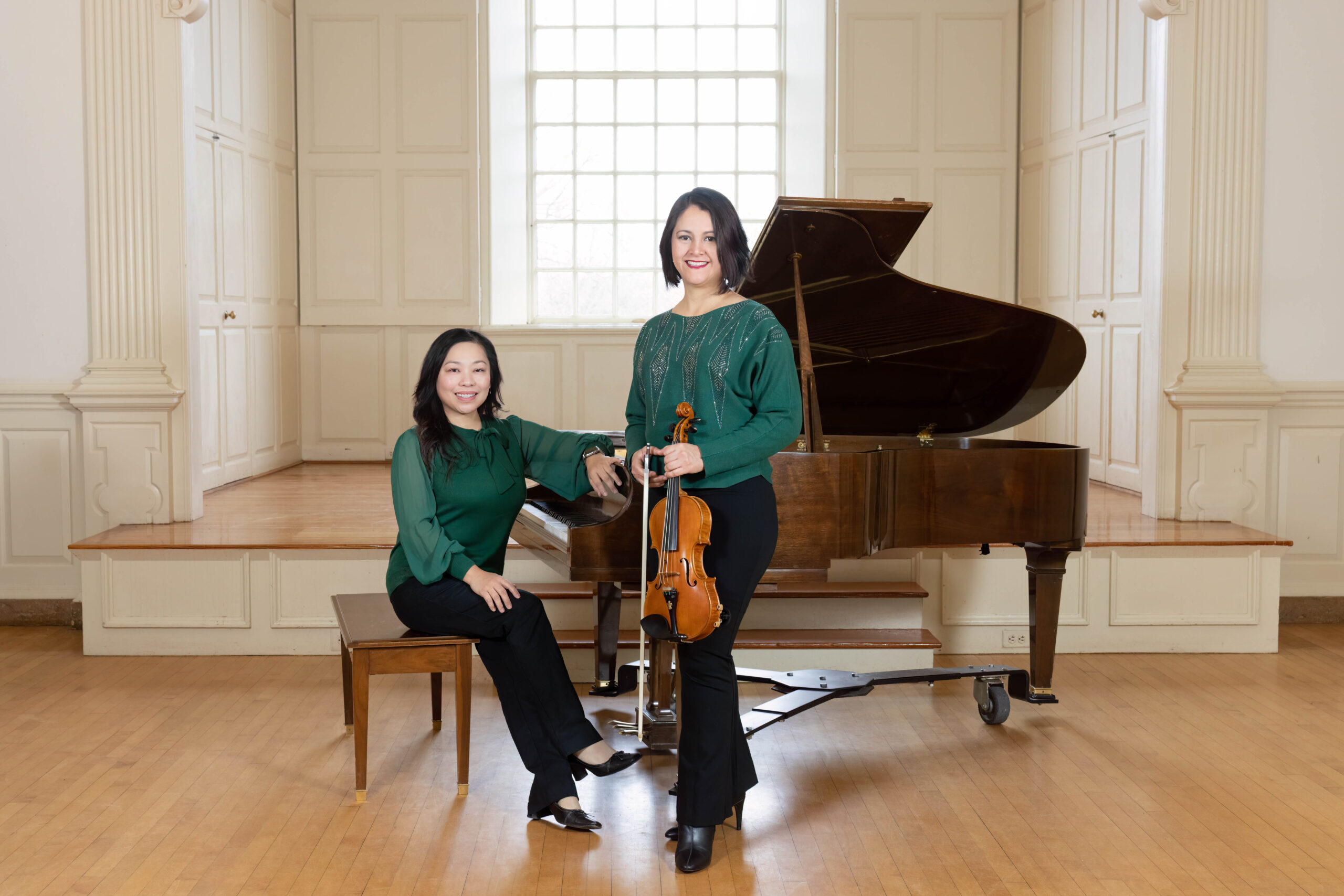Marjory Serrano y la pianista taiwanesa, Hsin-Yi Chen