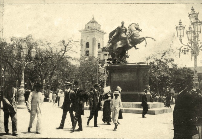 Plazas Bolívar