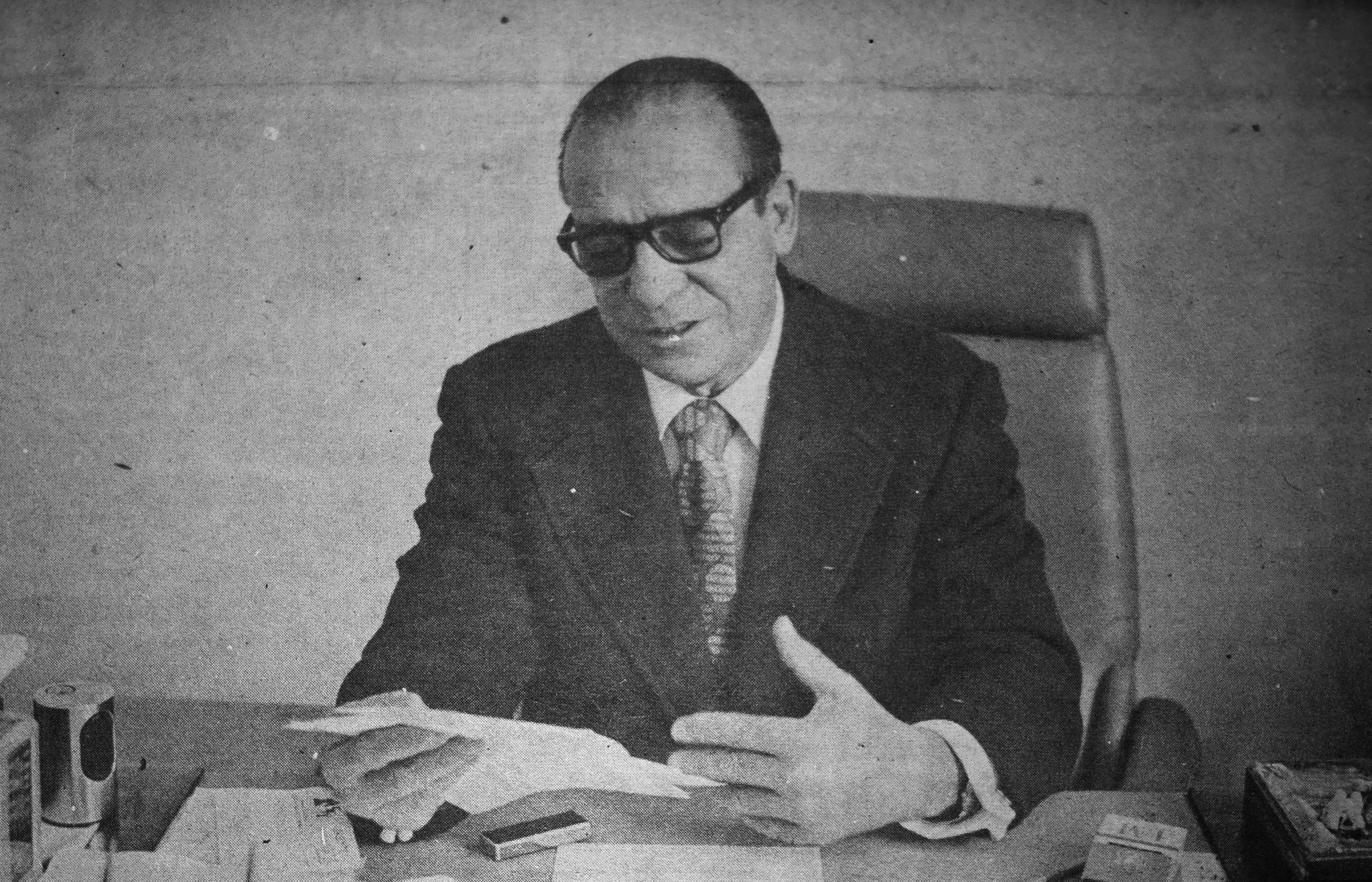 Billo mostrando una nueva composición